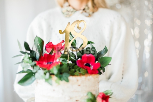 Топер за торта "18" - златист - 20.5 см / Gold Cake Topper "18" - 20.5 cm