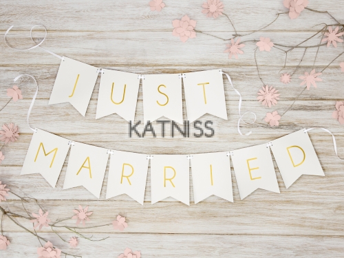 Банер "Just Married" - бял със златист надпис - 15х155 см / White Banner "Just Married" With Gold Label - 15x155 cm
