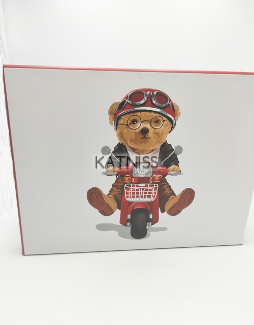 Подаръчна кутия с мече - 31х23 см / Present box with bear - 31x23 cm