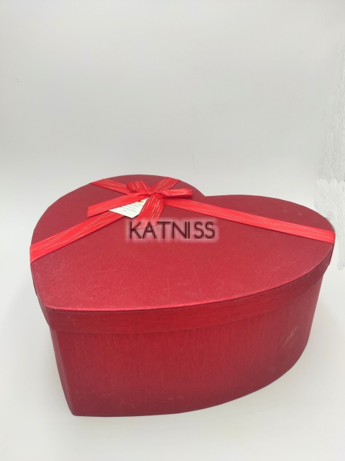 Червена подаръчна кутия под формата на сърце - 30 см / Red heart present box - 30 cm