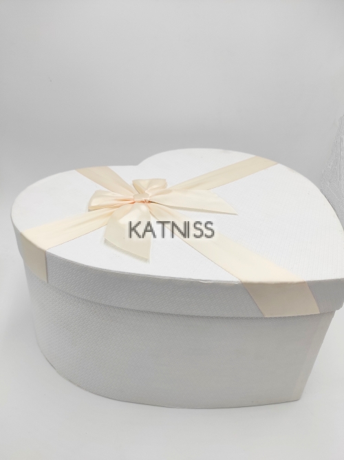 Бяла подаръчна кутия под формата на сърце - 35 см / White heart present box - 35 cm