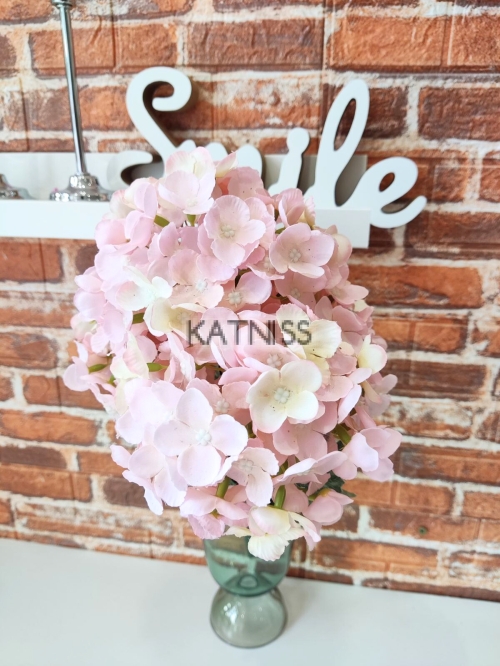 Бяла изкуствена хортензия с розов отенък / White artificial hydrangea with a pink tint