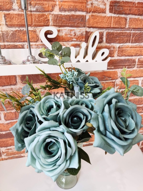 Зелени изкуствени рози / Green artificial roses