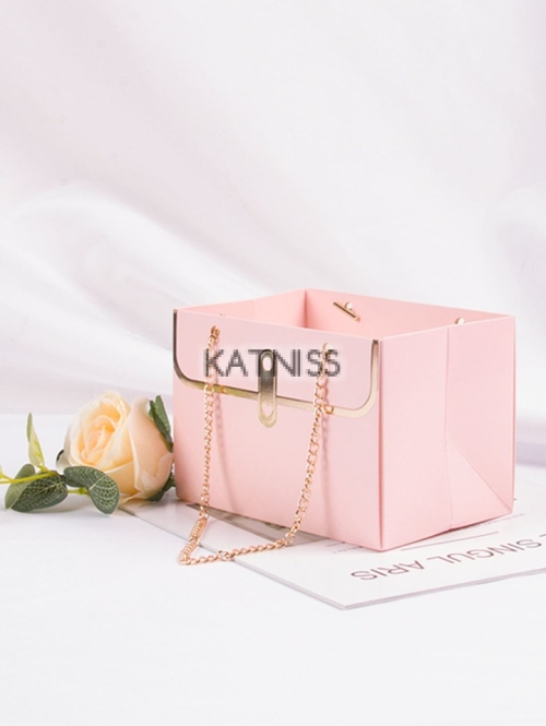 Розова подаръчна торбичка със златна верижка