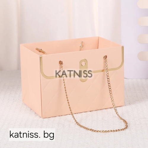 Розова подаръчна торбичка със златна верижка