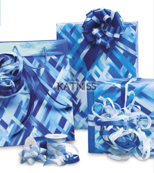 Лист опаковъчна хартия + ролка лента и панделка