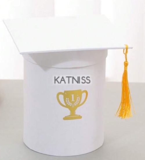 Бяла кутия за абитуриентски бал с купа