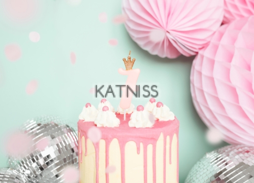 🎂 **Свещичка с цифра „7“ и златна корона – розова**